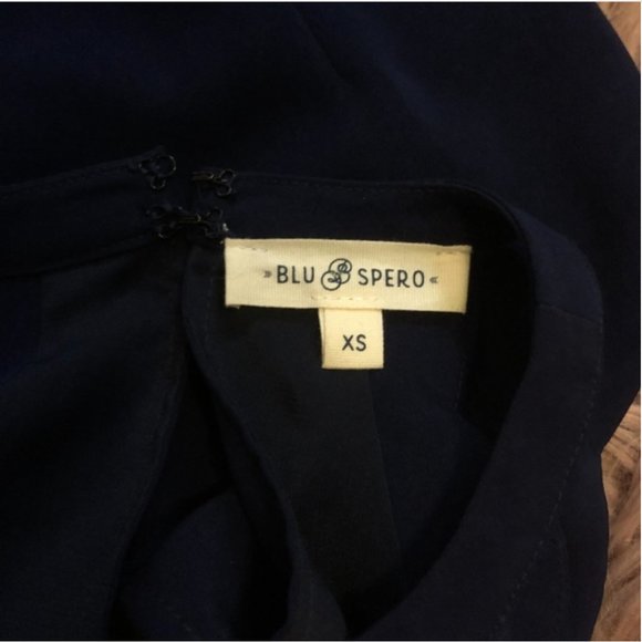 Navy Scalloped Romper SIze XS - Picture 4 of 4